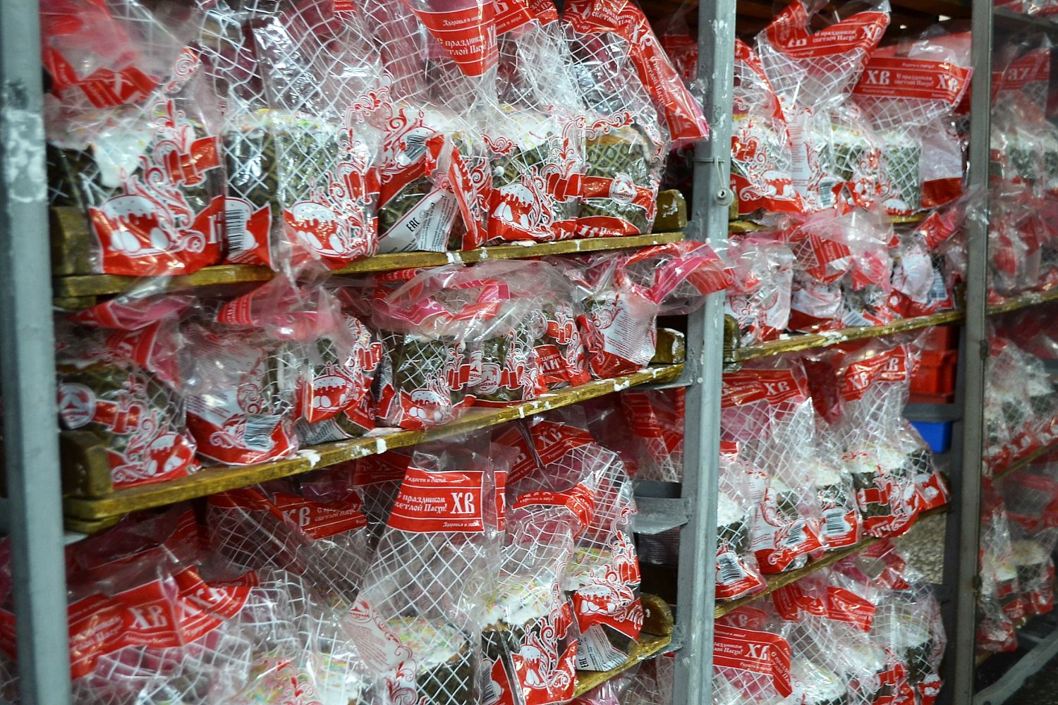 На Нижнетагильском хлебозаводе  испекли и освятили пасхальную продукцию